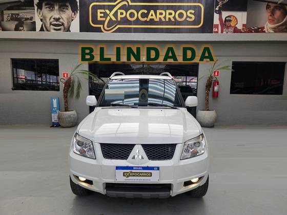 MITSUBISHI PAJERO TR4 2.0 4X2 16V 140CV FLEX 4P AUTOMÁTICO MITSUBISHI PAJERO TR4 2.0 4X2 16V 140CV FLEX 4P AUTOMÁTICO